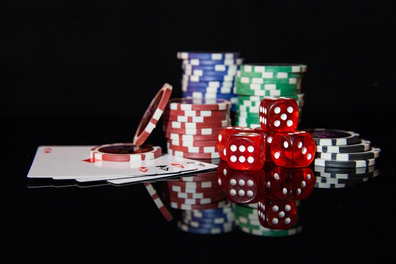 Beragam permainan slot dan live casino di bakautoto